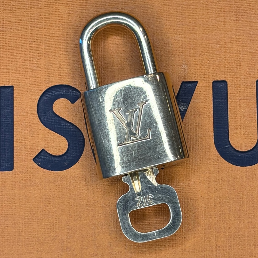 LOUIS VUITTON | Gold Tone Lock and Key #312